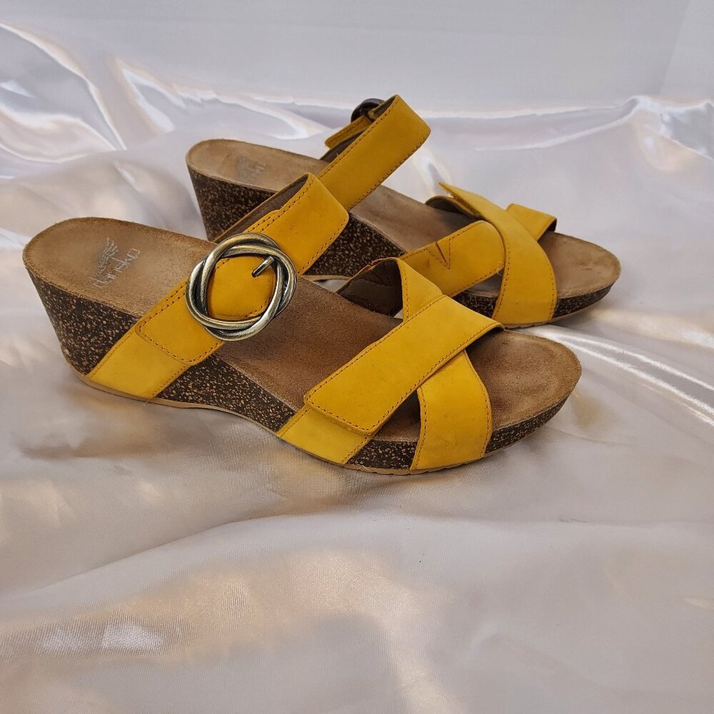 Dansko Susie Mango Milled Nubuck Wedge Slip On Sandals Size 39/8.5